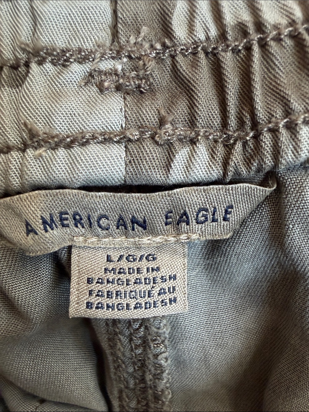 American Eagle AEO Camo Cargo Slouchy Joggers Pants. Size: Large. Like new! - Picture 4 of 11